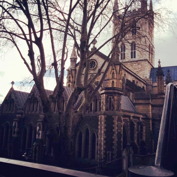 La fichissima Chiesa gotica vicino London Bridge.